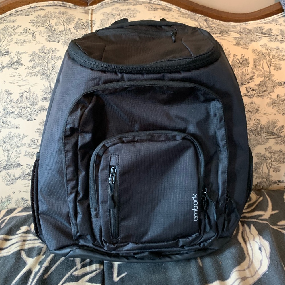 Embark nap sack. 6 zippered areas & a pocket on each side